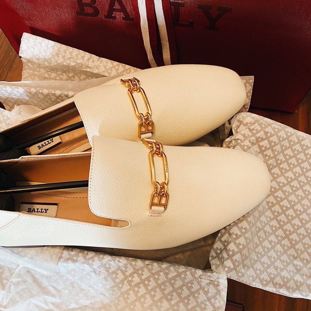 Bally Darcie loafer in bone color brand new